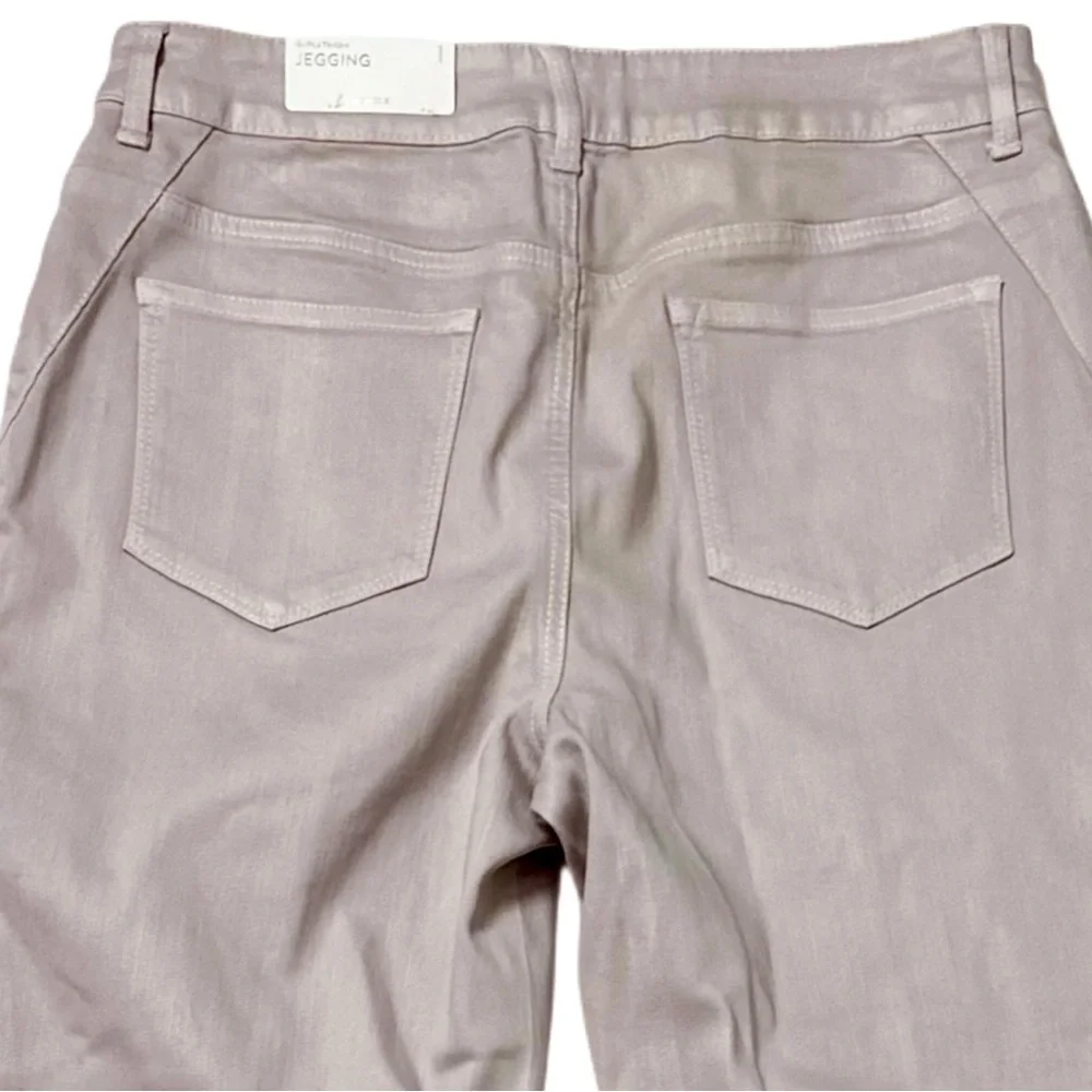 NWT Chico's Platinum Jegging Slim Fit Tapered Leg Frosted Petal Pink Sz 1 - M/8‎